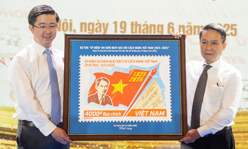 Phát hành bộ tem kỷ niệm 100 năm Báo chí cách mạng Việt Nam