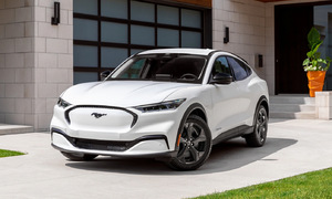 Ford dừng bán xe điện do lỗi khóa cửa