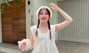 Giới trẻ Việt theo đuổi mốt 'cô gái vắt sữa'