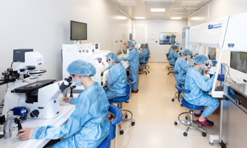 Có con ở tuổi 48 sau 9 năm hiếm muộn
