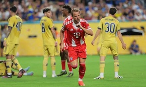 Kane tỏa sáng giúp Bayern giành vé sớm