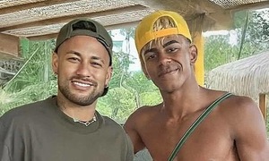 Yamal nghỉ hè cùng Neymar