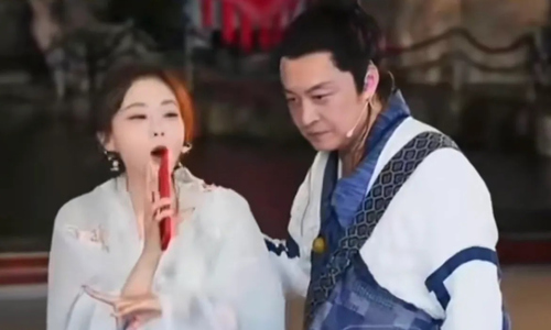 'Trương Vô Kỵ' Mã Cảnh Đào ngã quỵ khi livestream