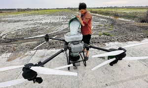 Hiểm họa từ máy bay phun thuốc