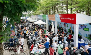 Gần 1.000 người 'đổi xăng lấy điện' trong hai ngày
