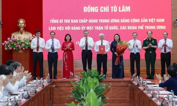 Tổng Bí thư trao quyết định thành lập Cơ quan Ủy ban Trung ương MTTQ Việt Nam