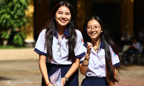 Hai nữ sinh là thủ khoa thi lớp 10 TP HCM