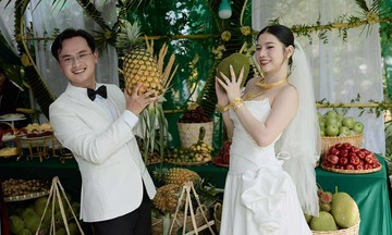 Cô dâu miền Tây làm tiệc cưới bằng trái cây vườn nhà