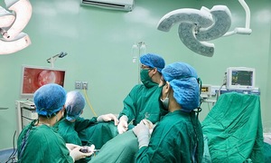 Bé gái có hai tử cung, một quả thận