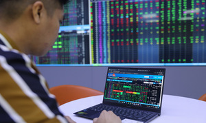 Chứng khoán tiếp tục phá đỉnh 3 năm