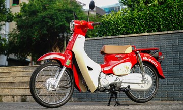 Honda Super Cub 50 bản Hello Kitty đầu tiên về Việt Nam