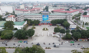 Hai cán bộ ĐH Vinh bị điều chuyển vì nữ sinh tố 'ôm eo', 'gạ gẫm'