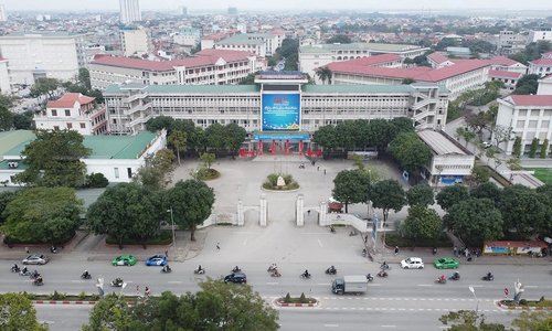 Two Vinh University officials disciplined after student allegations of harassment