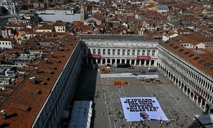 Nhóm phản đối du lịch ở Venice tuyên bố 'thắng' tỷ phú Jeff Bezos