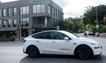 Taxi tự hành của Elon Musk triển vọng đến đâu?