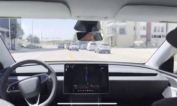 Robotaxi chạy sai làn, Tesla gặp rắc rối