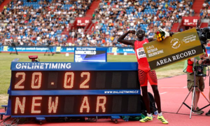 'Usain Bolt mới' gây sốt trong ngày ra mắt quốc tế