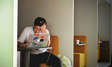 Vì sao công sở là 'thế giới đáng sợ' với người trẻ?