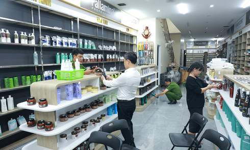 Cảnh sát thu giữ 2,5 tấn mỹ phẩm không rõ nguồn gốc