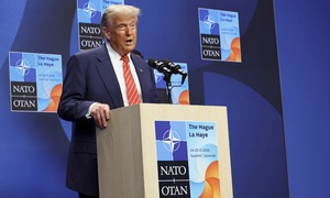 Ông Trump gây chú ý khi động viên nữ phóng viên Ukraine