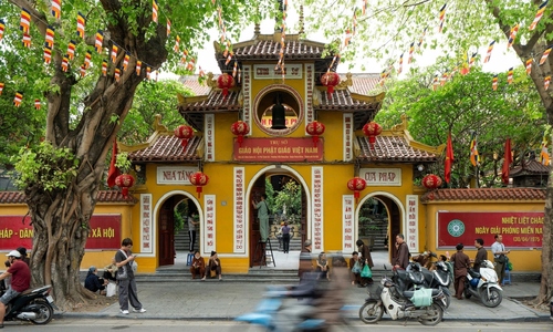 Các chùa đồng loạt cử chuông cầu quốc thái dân an sáng 1/7