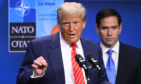 Trump hints at easing Iran oil sanctions