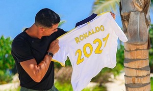 Ronaldo gia hạn hai năm với Al Nassr