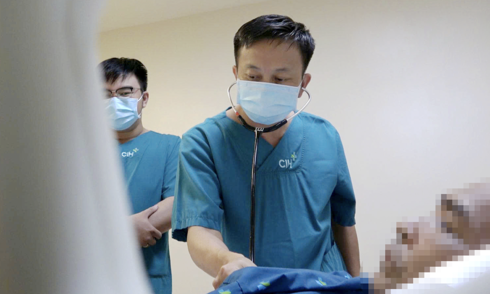 Hỏng gần như hai lá phổi sau khi bị Whitmore tấn công
