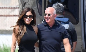 Tỷ phú Jeff Bezos, MC Lauren Sánchez xuất hiện trước lễ cưới