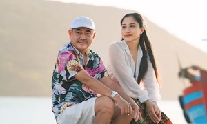 Bạn gái chúc sinh nhật nghệ sĩ Việt Anh