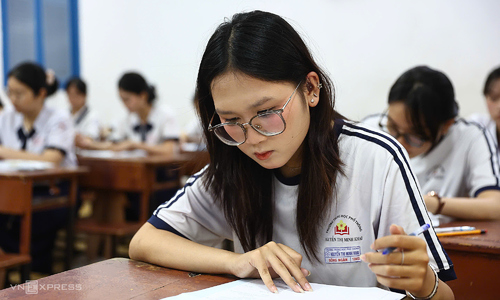 Đề Văn thi tốt nghiệp THPT 2025