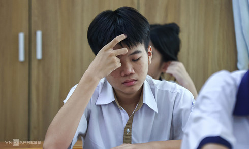 Loạt trường TP HCM lấy điểm chuẩn lớp 10 'chạm đáy'
