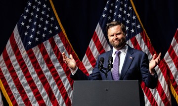Phó tổng thống Vance kể giây phút ông Trump nói đùa về 'nút hạt nhân'