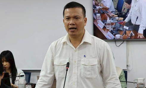 Ho Chi Minh City investigates businesses accepting only cash