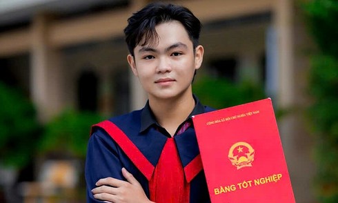 Tình tiết bất ngờ vụ nam sinh thi nhờ tốt nghiệp