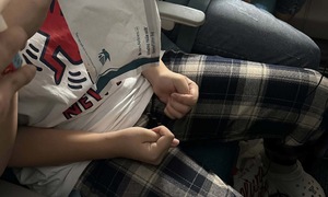 Bác sĩ cứu bé gái hạ canxi máu trên máy bay đi Hà Nội