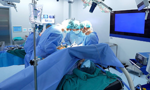 Sau thay khớp háng bao lâu có thể quan hệ?