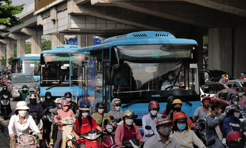 Giá vé liên thông tàu điện, xe buýt ở Hà Nội 5,6 triệu đồng một năm