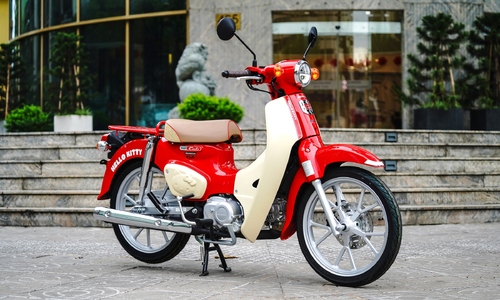 Honda Super Cub 110 Hello Kitty nhập Nhật đầu tiên về Việt Nam
