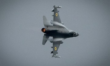 Tiêm kích F-16 Ukraine rơi khi chặn đòn tập kích của Nga