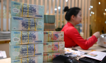 Có nên dùng khoản vay thấu chi để đầu tư vàng, bạc hay ETF?