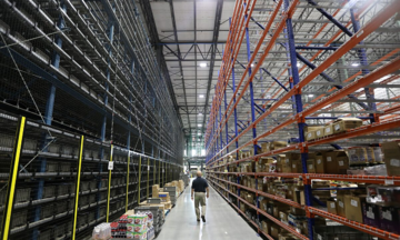 Hệ lụy thuế quan lên các kho hàng Mỹ