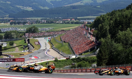 McLaren giành chiến thắng kép ngay trên sân nhà của Red Bull
