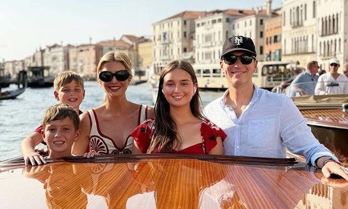 Con gái 14 tuổi của Ivanka Trump gây sốt khi cao gần bằng mẹ