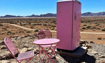 Chiếc tủ lạnh đơn độc giữa sa mạc Namibia