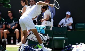 Medvedev đập vợt, rời Wimbledon ngày khai mạc
