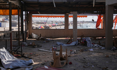 Israel bị tố không kích trúng quán cafe ở Gaza, khiến 30 người chết