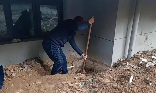 Kiện đòi trả nhà mới mua vì đào ra hài cốt trong sân