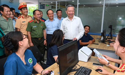'Công chức phải chuyển từ làm hết trách nhiệm sang làm đến nơi đến chốn'