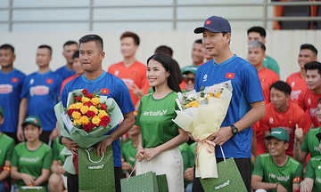 Herbalife tổ chức giao lưu các đội tuyển bóng đá Quốc gia Việt Nam